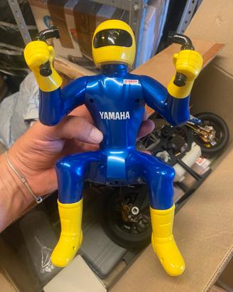 Yamaha YZR-M1 con motore a scoppio