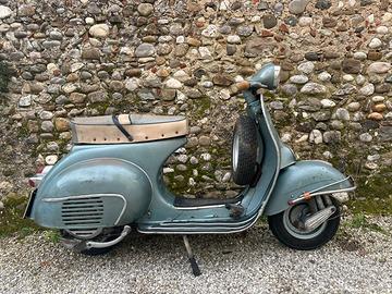 Vespa VBB 1 1962 da passaggio