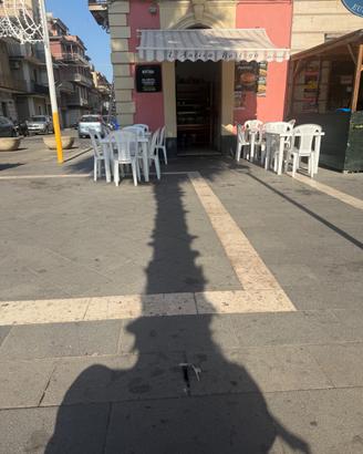 Attività commerciale panineria e salumeria