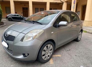 Toyota Yaris 1.0      5 porte