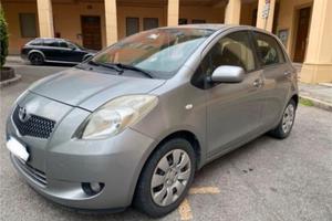 Toyota Yaris 1.0      5 porte