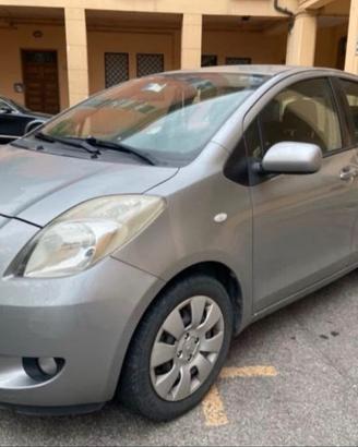 Toyota Yaris 1.0      5 porte