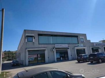 Locale Comm.le COLLEPEPE fronte Superstrada