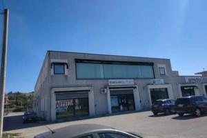 Locale Comm.le COLLEPEPE fronte Superstrada