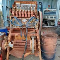 Macchina anticata schiaccia mandorle