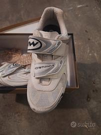 scarpe per ciclista