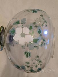 Lampadario vintage in metallo e vetro floreale