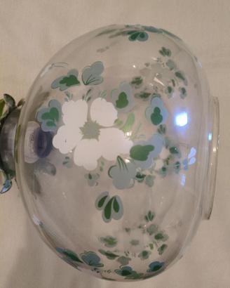 Lampadario vintage in metallo e vetro floreale