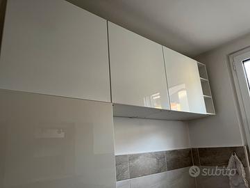 Mobile soggiorno besta ikea colonna più pensili