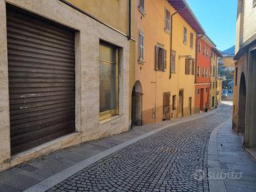 LOCALE COMMERCIALE A VERTOVA