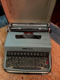 Macchina da scrivere OLIVETTI LETTERA 32