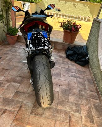 Ducati Panigale V2 back in black