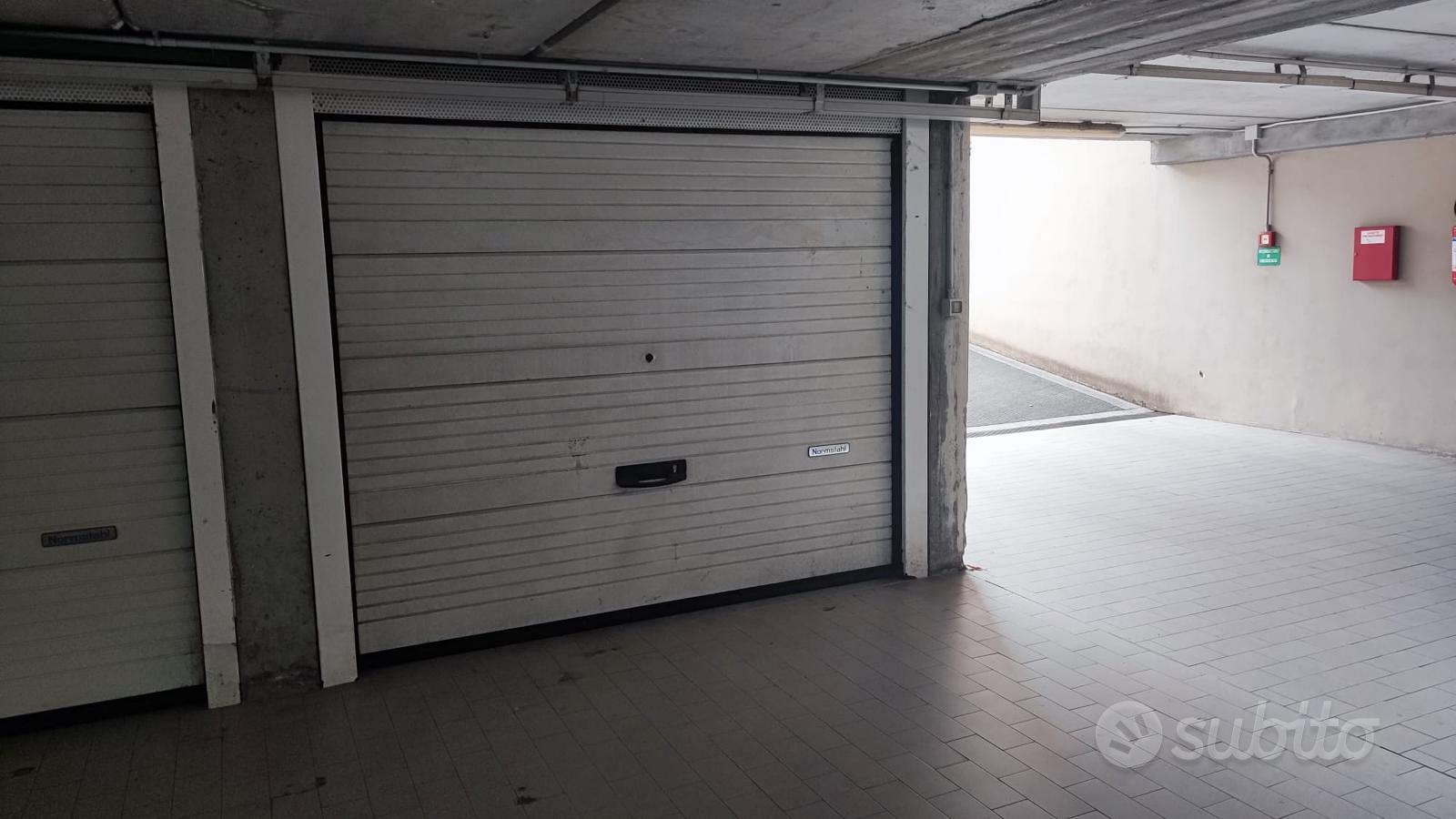 Box 36 mq Corbetta - Garage e box In vendita a Milano