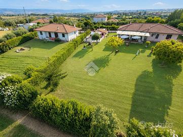 VILLA SINGOLA A GIULIANOVA