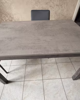 Tavolo e 4 sedie