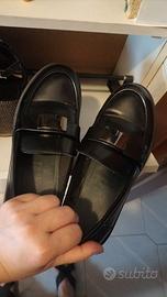 Due paia di scarpe nuove al prezzo di una