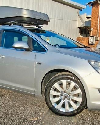COME NUOVA Opel astra j 