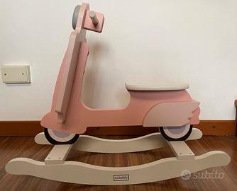 Dondolo in legno Rose the Scooter