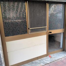 Porte interno/esterno in alluminio anodizzato.