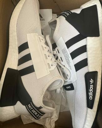 Scarpa Adidas NMD V2 white/black size 43