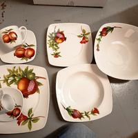 set di piatti in ceramica 