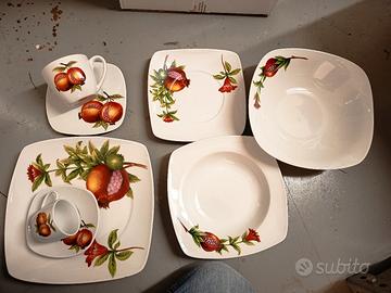 set di piatti in ceramica 