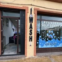Attività con locale lavanderia self service