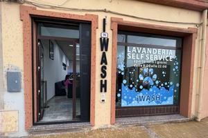 Attività con locale lavanderia self service