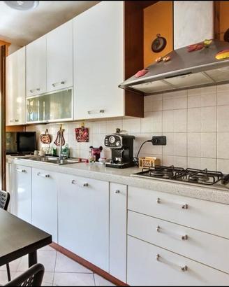 Cucina componibile completa con elettrodomestici