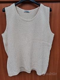 Top smanicato in maglia handmade