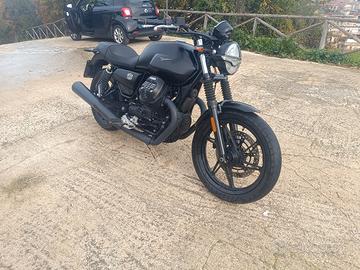 Guzzi V7 Stone 850 