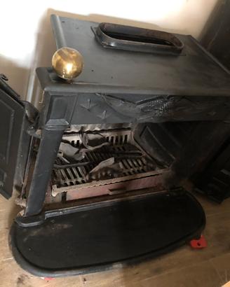 stufa -camino in ghisa