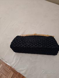 borsa in paglia e borsa in pelle blu vintage