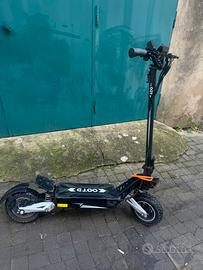 Monopattino elettrico 900/500W