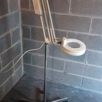 Lampada a neon ,con lente ,e stativo