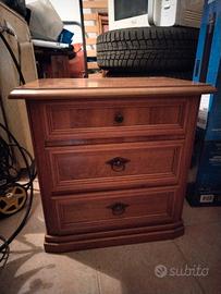 comodino in legno 