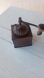 Macinino da caffè antico