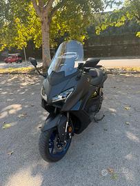 Tmax 560 icon blue