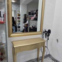 Parete con cassetto e specchio