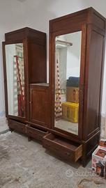 Armadio d'epoca in legno massello con 3 cassetti