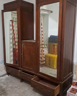 Armadio d'epoca in legno massello con 3 cassetti