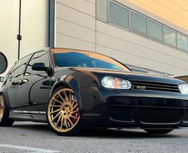 Volkswagen Golf R32