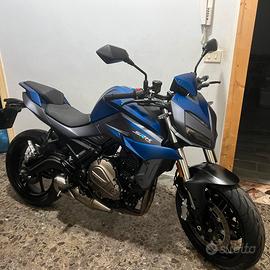 QJ moto srk 700