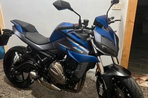QJ moto srk 700