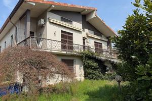 Villa di 580 m² con più di 5 locali e box auto dop