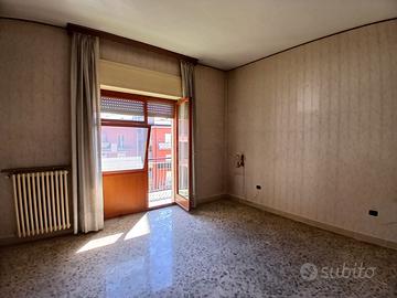 3 Locali con balcone zona Centrale
