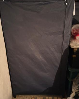 3 armadi di ferro e plastica per vestiti 