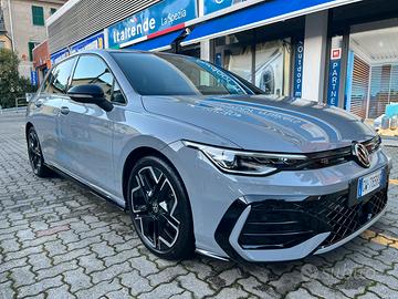 Golf 8.5 1.5 etsi R Line plus 115 cv