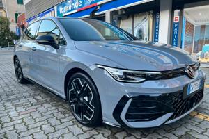 Golf 8.5 1.5 etsi R Line plus 115 cv