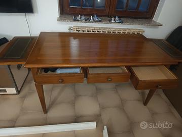 scrivania in noce 